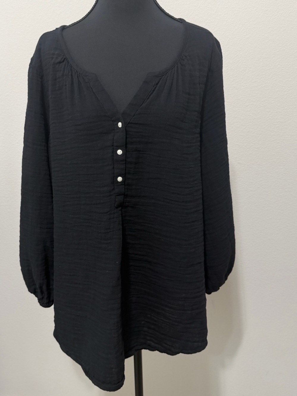 Old Navy Black Button-Plaque Peasant Tunic 100% cotton. SU26